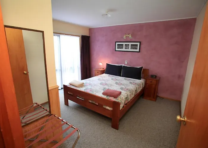 Queenstown Holiday Park Creeksyde
