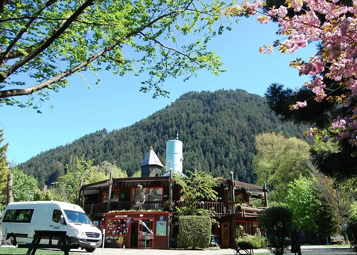 Queenstown Holiday Park Creeksyde